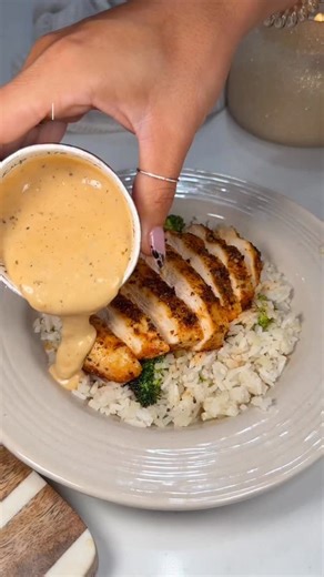 Save this quick healthy girl dinner for when you need something wholesome after eating a dozen of your kids Reese’s pumpkins 🙂‍↕️ single serve or meal prep it and enjoy your food 👏🏼 Cajun chicken rice from my Good Food Mood cookbook 🫶🏼 If you’re tired of guessing, ordering out, or eating the same bland meals on repeat—check out my digital cookbooks fitness plans 💖 makaylathomas . com #healthymeals #quickmeals #dinnerideas #mealprep #fallrecipes | MaKayla Thomas Fitness