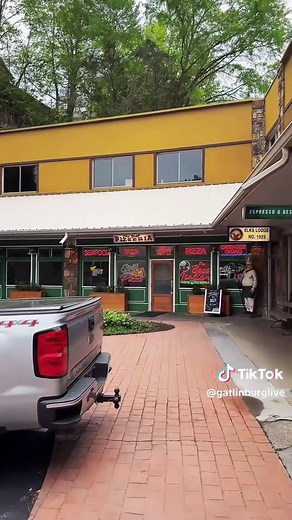 Discover the Best Italian Dining in Elk Plaza