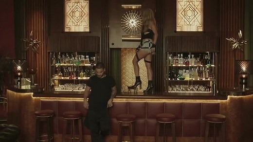 Shakira - Chantaje (Official video) ft. Maluma