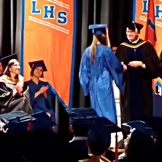 Master Chief Graduation Cosplay: The Unexpected Entrance