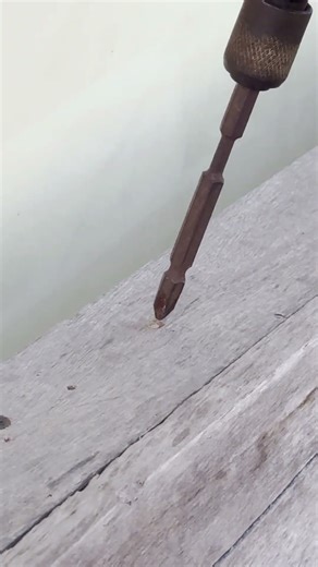 How to Screw into Wood Without Protruding – 1-Minute Pro Tip #electrician #election #tips