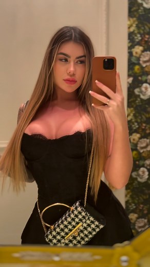 Gabi Tamiris on Instagram: "Oii meu amor 😍"