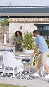 👉 Besoin de place pour recevoir vos amis ? 😁 La table Ré est parfaite et s’adapte à toutes vos envies avec ses dimensions plus que généreuses. Son allonge centrale de 60cm se met en place et se range aisément pour vous permettre d’ajouter de nouveaux convives ! 🙌 Vous pensez que cette table répond à tous vos besoins ? Rendez-vous sur notre site Internet : https://www.proloisirs.fr/ 📲 | Proloisirs, créateur de mobilier de jardin
