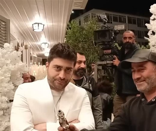 Ｓ̧ｅｒｂｏ🪽 on Instagram: "Doğukan Güngör sezon finali set arkası çekiminden @dogukangungor7 • #клюквенныйщербет #kızılcıkşerbeti #kızılcıkserbeti #kızılcıkşerbetiset #kizilcikşerbeti #doğukangüngör"