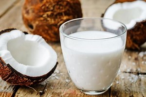 7 benefícios do coco e como consumir (com receitas)