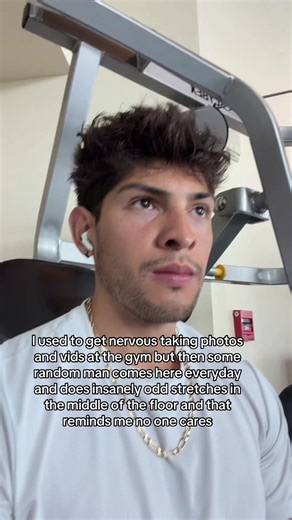 I don’t think men are supposed to bend like that but you do you king | gym