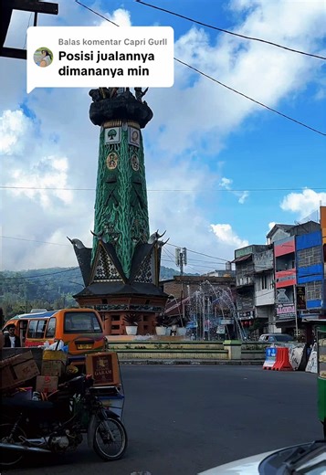 Membalas Capri Gurll di Tugu Perjuangan Berastagi