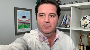 En el FC Barcelona renuncio el CEO Ferran Reverter. Que tiene que ver y cono es el acuerdo con Spotify, la composición social del club y las decisiones del mercado de pases. Leo sus comentarios! | Andres Agulla