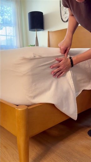 How to Make Crisp Bed Corners With a Flat Sheet