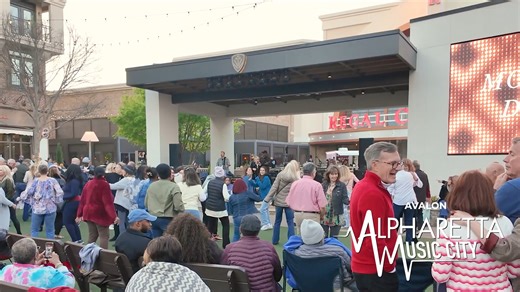 🎶 ALPHARETTA MUSIC MONDAY 🎶 Live music in the heart of Avalon, surrounded by an abundance of eateries and retailers? Sign us up! 🛍️🥂 The Plaza at Avalon is the place to be on Friday Nights during the warm months for Avalon Nights Live, and to hear a rotation of new and epic performances during special events throughout the year! With a green space perfect for gathering with friends and a rockin' stage, Avalon's music scene hits all the right notes for making unforgettable memories! Explore a