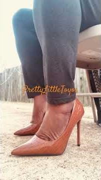 Pumps! #toetapping #womensshoes #tappingasmr