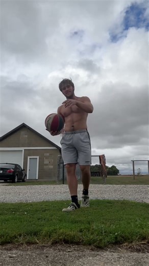 Shot of the day! #lifter #basketballmove #gymshark #gymsharkhaul @nike @gymshark