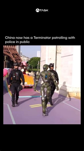 A humanoid robot called T800 is patrolling public spaces alongside police in China. In Shenzhen, the robot was spotted walking with armed officers during a routine patrol at Window of the World, one of the city’s busiest tourist spots. It wasn’t behind ropes or part of a tech demo it was just there, moving through everyday crowds. What’s striking is how normal it all seemed. People noticed, recorded a few clips, and carried on. No panic, no chaos. A humanoid robot next to police already feels fa