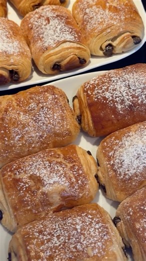 Peak Provisions Market & Café is now open! ☕️ Featuring specialty coffee from Oso Negro alongside breakfast, lunch, and a curated selection of baked goods - plus a small selection of grocery essentials for those staying on the mountain. Fuel up before the lift, or pop in for a pick me up. 🥯 Open daily 8am - 8pm 📍Located on the lower level of the Day Lodge #REDresort | RED Mountain Resort