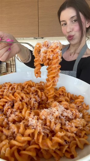 ✨Giant Fusilli a la Vodka✨ - I live for a vodka sauce! @thefeedfeed kindly gifted me a box full of ingredients to make this delish vodka sauce. Obsessed with the giant fusilli so big and truly so good! Here's the recipe: Ingredients: * 1 lb giant fusilli pasta * Salt to taste * 3 tablespoons butter * 2 shallots/onions * 4 cloves garlic * 1/2 cup tomato paste * 1 teaspoon crushed red pepper flakes * 1/2 cup heavy cream * 1/2 cup parmesan * 1 tablespoon vodka #pastalovers #VodkaPasta #feedfeed #pa