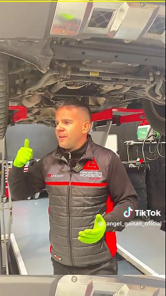 Angel Gaitan Mercedes GLC Parla Beer para Creer