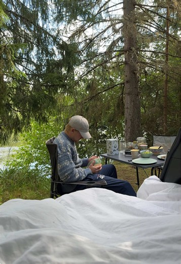 Sov i bilen med partner eller kompis – tips för en rolig roadtrip