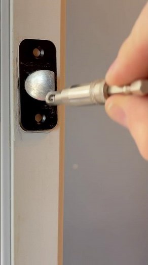 Self centering drill bit #howto #perfection #carpentry #contractor #makita #doorhandle #door