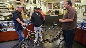 96K views · 2.4K reactions | En 1895, el ingeniero mecánico Ignaz Schwinn fundó en Chicago la compañía que llevaría su nombre, dedicada a la producción de bicicletas. A lo largo del siglo XX, Schwinn se centró principalmente en la fabricación de bicicletas de paseo.  Todo esto y más en tu pantalla de History #ElPrecioDeLaHistoria | HISTORY | Facebook