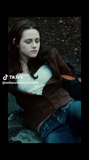 Iconic Bella Swan Outfit Recreation from Twilight
