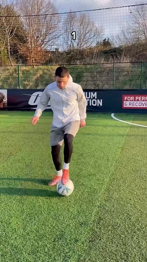 3 drills to improve dribbling! @domfutbol #footytraining #baller #trainingdrills #footballtraining #soccer | Sportplan Football