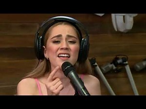 Carolina Ross canta En peligro de extinción