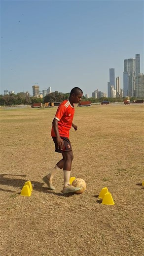 Fast Feet + Tight Space Control 🔥 | Master Close Dribbling #football #footballshorts #soccer #viral