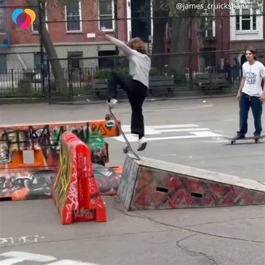 This little boy found an older skater to hold his hand as he attempted a trick. And when he landed it, he had the sweetest reaction 😭 | The Uplift