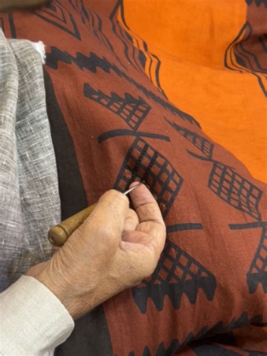 Kashmir Loom on Instagram: "Weaving is a central part of the Bedouin, a nomadic Arab tribe known for their rich cultural heritage and profound connection to the desert. Primarily done by women, handwoven textiles are used for utilitarian purposes such as tent walls and dividers, floor coverings, storage bags and animal ornamentation. Al-Sadu is a traditional Bedouin weaving style created on a portable ground loom, featuring bright colours such as reds and oranges that enliven desert life. Their 