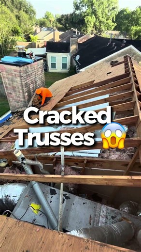 Cracked Roof Trusses Exposed! Sagging Roof Warning for Houston Homes 🚨 #houstonroofing
