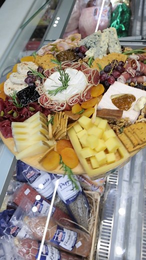 Celebrate Christmas with La Valeur Festive deli platter!🧀🍷 Freshly prepared and perfect for sharing. 🎁🎄#Christmas #Platter #Deli #Sharing #Food | La Valeur