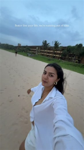 Living 💕 . . #betterliveyourlifewearerunningoutoftime #allthestars #aishbizzle #explorepage #beach #sunset #aesthetic #srilanka | AISHWARYA R