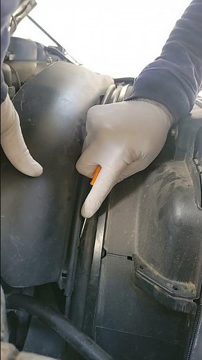 there's a 2nd FAN SHROUD, Powerstroke 6.0 Hard Start #diesel #trucks #repair #truck