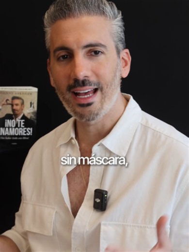 La relación cambia el día que descubres que tu pareja nunca iba a convertirse en la persona que imaginaste. Ahí llega una de las etapas más incómodas del amor: conocer a la persona real después de haber amado durante meses la versión que construiste en tu cabeza. #relaciones #pareja #amor #crisisdepareja #amorconsciente #relacionessanas #parejas #johnnyabraham