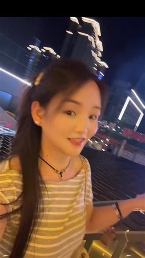 谢谢姐妹们一直以来的关心和鼓励陪伴♥️只想对你们说：“我的世界有你们真好”。你们的关心像一束光，穿透了我世界的阴霾。原来最好的幸福，不是有人为我遮风挡雨，而是有人愿意陪我一起淋雨。因为你们，人间值得，未来可期。♥️ 🤗🤗这段时间，其实…其实…没有想象当中那么坚强，我有你们一些惦记、暖意就像一束阳光照耀着我。我很久很久没有这样一起开心聊天了，谢谢您们会一直陪着我身边🥰慢慢来一切都会好的🤗�