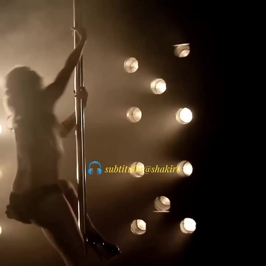 Shakira Bailando en el Tubo: Un Baile Sensual