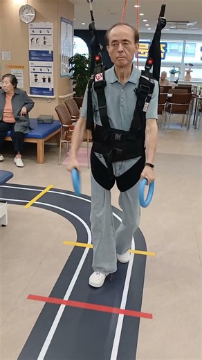 전) 대한물리치료사협회 서울특별시물리치료사회중앙회 대의원 및 서울특별시물리치료사회 14대 수석부회장 출신인20년재활병원경력의 회복기재활전문병원 재활치료실장출신 물리치료사 김센터장