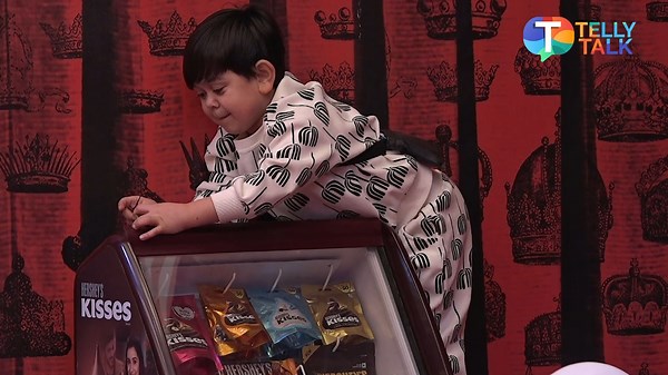 405K views · 22K reactions | Here's a sneak peek from the latest episode of Bigg Boss 16, where everyone's favourite #AbduRozik seems very busy opening the chocolate box. Take a look! #tellywood #tellytalkindia #tvshow #realityshow #hindishow #biggboss #biggboss16 #bb16 #sneakpeek #voot #VootSelect | Telly Talk India | Facebook