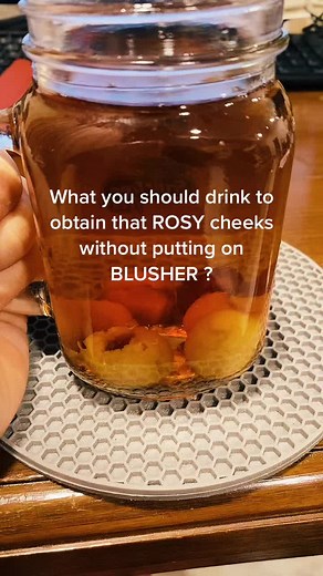 Red dates are often considered beneficial for promoting a healthy complexion and rosy cheeks in traditional Chinese medicine #reddates#jujube#kurmamerah#wellness#healthyliving#superfood#wholefood#agegracefully