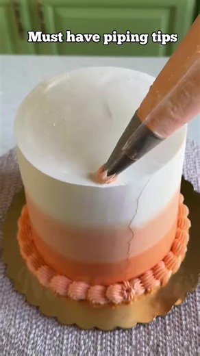 Essential Piping Tips for Beginners in Baking