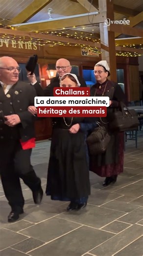 TV Vendée on Instagram: "💃✨ La danse maraîchine à Challans Avec l’association Les Joyeux Maraîchins, chants et danses font revivre l’héritage des marais vendéens 🌾 🕺 Une tradition ancrée dans l’histoire locale depuis 1988. 🎥 Reportage à découvrir sur tvvendee.fr #DanseMaraîchine #Challans #Héritage #Marais #DanseTraditionnelle #Culture #Vendée #TVVendée"