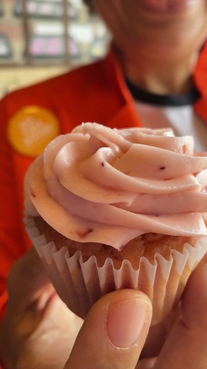 2.2K views · 62 reactions | The first 100 people in line on November 9th will receive a FREE cupcake療 Tag who you’re standing in line with this Thursday! | The Cupcake Collection | Facebook