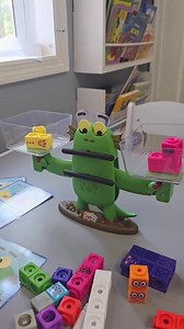 9.4K views · 41 reactions | 大於、小於、等於可以怎麼學呢？ 來看看小怪獸怎麼教！ 用天秤的概念，讓孩子找到原來3比2重，所以3大於2！數感就是這樣簡簡單單的培養起來唷！ Numberblocks天秤哪裡買？https://shop.toybrains.com/products/hand2mind-numberblocks-blockzee-balance-activity-set #玩具腦數學月 | 玩具腦 玩出聰明腦 - ToyBrains.com | Facebook