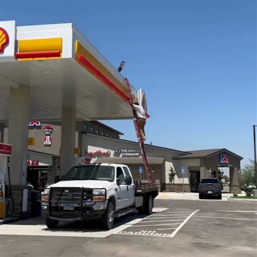 Safety Fails on Instagram: "This is WHY You Need a Scissor Lift – Contractor Balances on Ladder on Flatbed Truck to Change Light Bulb🤯 @safetyfails1 - Let’s Increase Workplace Safety #accident #accidents #construction #construção #safety #safetyfirst #maintenace #oil #oilchange #slip #laddersafety #risk #risky #firesafety #training #fails #eletrical #hardhat #PPE #fire #crane #cpr #cranefails #welding #warehouse #ladder #transportation"