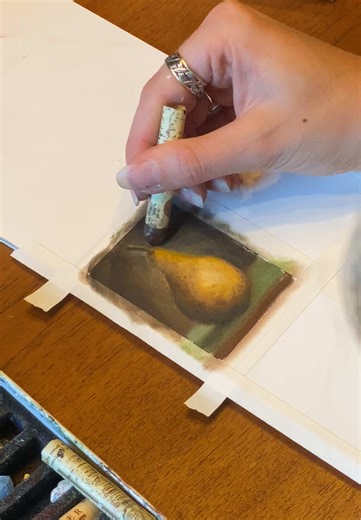 Discover the Art of Drawing a Lifelike Pear