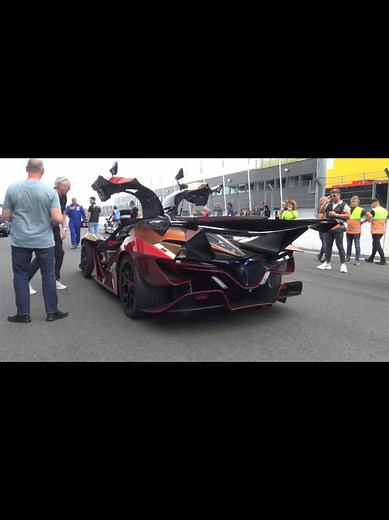 Apollo IE: A V12 Hypercar Experience