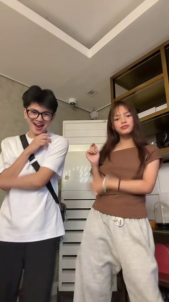 sino na nakapanood ng jowa challenge namin ni @Nica ? Yt channel:Riri navarro@mannix carancho official