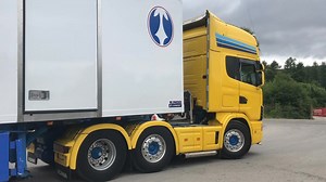 MacNeil Shellfish Classic heading north for another load fresh Scottish shellfish 🦞 #scanıa #scania #scaniatrucks #scaniav8 #scaniatruck #classic #shellfish #shellfishlovers | Lee Elliott Truck Photography