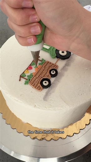 Team Collaboration in Cake Decorating