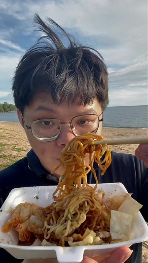 Lagi Enak-enak Makan Malah Kena Nasib Ini — Cerita Singkat